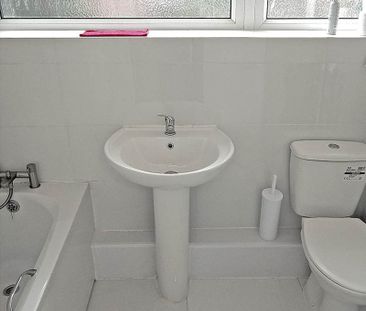 Swinburne Road, WELLINGBOROUGH - Photo 2