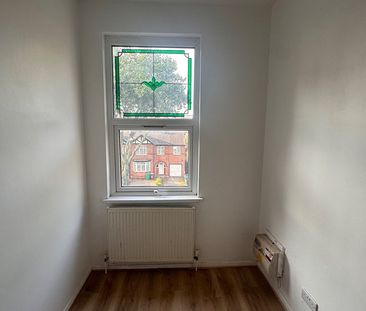 2 Bed Flat, Gregory Boulevard, NG7 - Photo 3