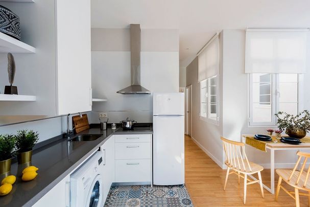 Calle Trinidad Grund, Málaga, Andalusia 29001 - Photo 1