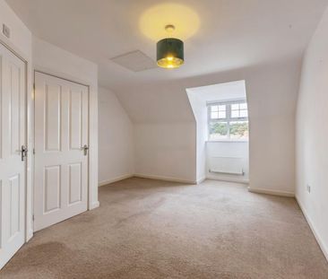 4 bedroom house to rent York Way, Northampton, Northamptonshire, NN5 - Photo 3