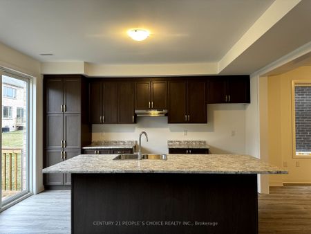 Detached Home For Lease | S8109728 - Photo 4