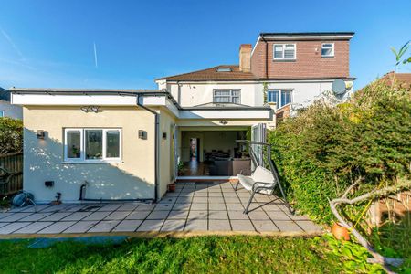 Leysdown Road, Mottingham, SE9 - Photo 2