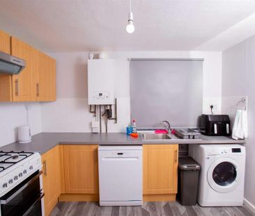 3 bedroom terraced house to rent - Photo 3
