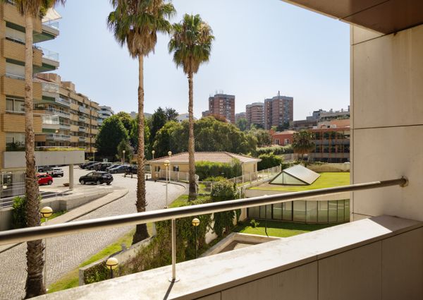 Apartamento T3+1 para arrendar em condomínio fechado na Foz
