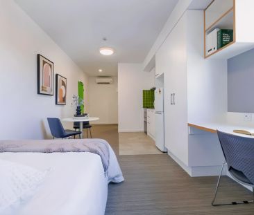 Premier Large Studio with Double Bed(Mid floor Level 6-15) - Photo 2