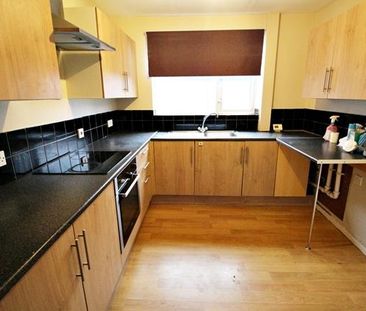 3 bedroom semi-detached house to rent - Photo 6