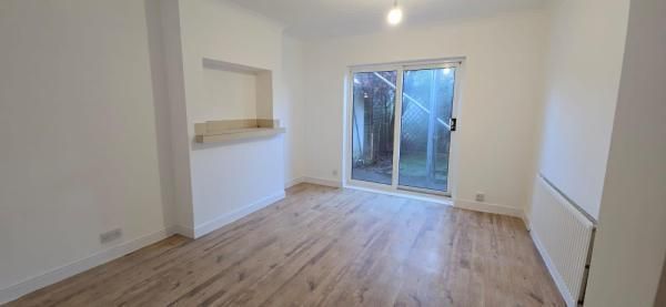 4 bedroom terraced house to rent - Photo 1