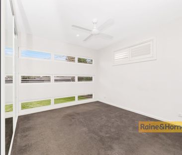 MODERN LIVING - Photo 2