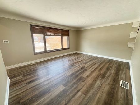 $2,200 / 3 br / 1 ba / 273 East 45th st #main - Photo 2