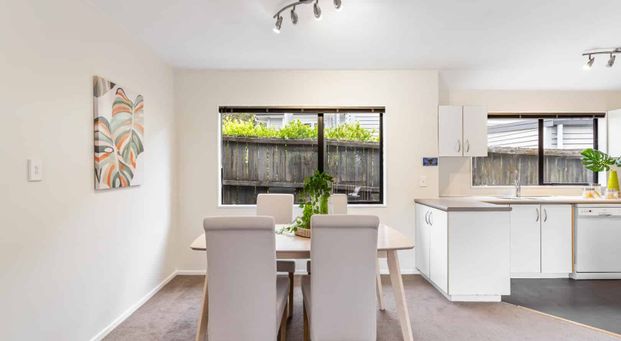 Westlake Zone Three Bedroom Family Home - Photo 1