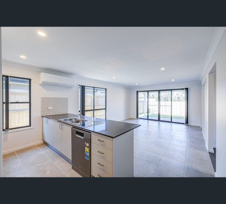 21 Raven Court, Park Ridge, Qld 4125 - Photo 5