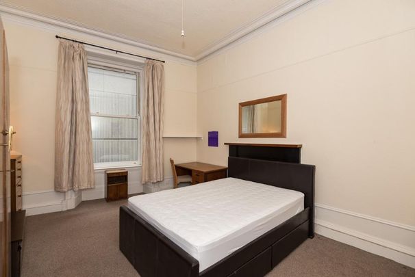 3 bedroom flat to rent - Photo 1