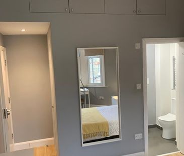 Room in a Shared House, Woodland Road, SE19 - Photo 1