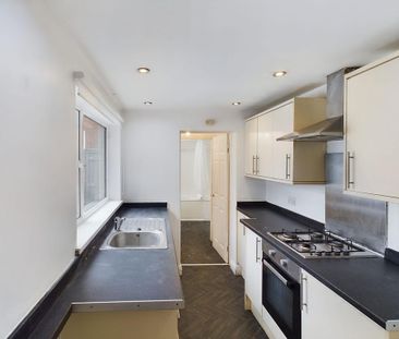 2 bedroom end of terrace house to rent - Photo 6