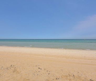 LUXURY BEACHSIDE LIVING - Photo 5