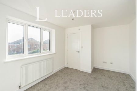 3 bedroom semi-detached house to rent - Photo 2