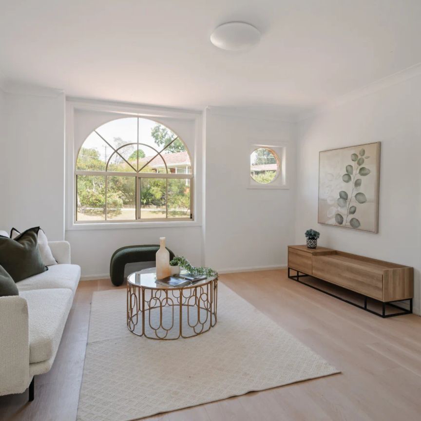 Contemporary home in a sought-after location - Photo 1