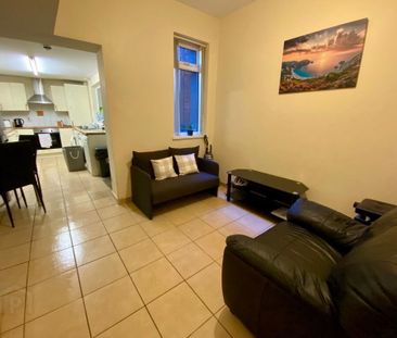 Balfour Avenue, Room 5, All Bills Included, Belfast, BT7 2EX - Photo 1