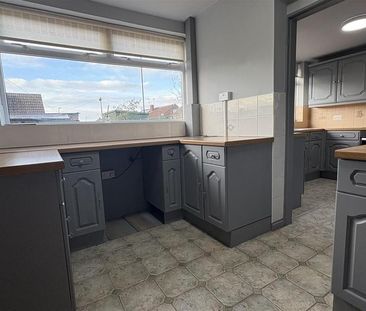 3 bedroom semi-detached house to rent - Photo 6