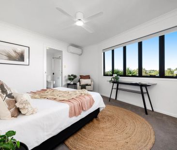 PRIVATE & SPACIOUS TOWNHOUSE IN THE HEART OF COORPAROO - Photo 1
