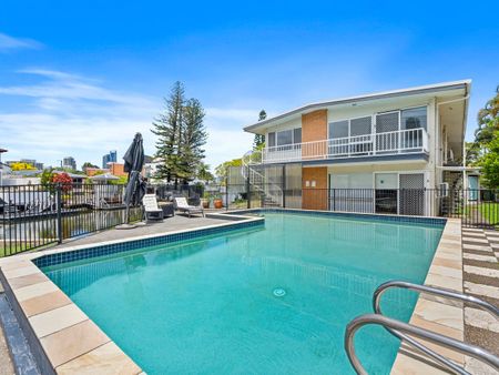 2/5 Holborow Close, Surfers Paradise, QLD 4217 - Photo 3