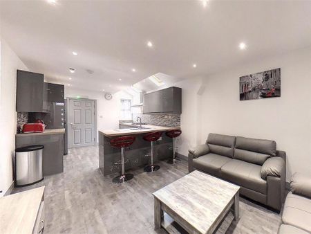 6 bedroom house to rent - Photo 2