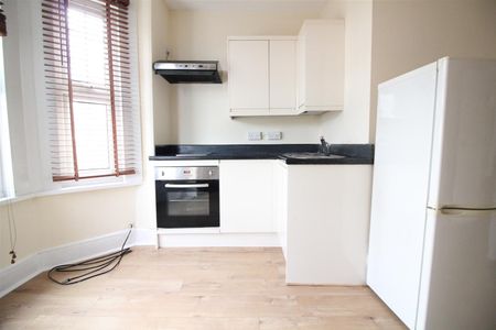 Chertsey Bridge Road, Chertsey - Photo 4