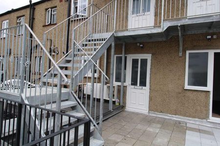 Hatch End, HA5 - Photo 2