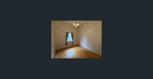 Family home with large backyard and shed - Photo 1