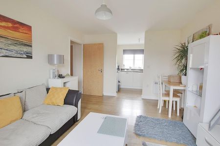 2 bedroom flat to rent - Photo 2