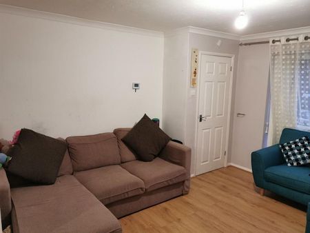 3 bedroom end of terrace house to rent - Photo 4