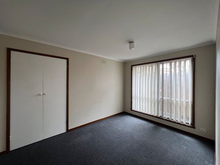 2 Bedroom Unit Walking Distance to Pakington Street - Photo 3