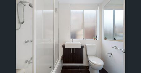 Snug St Kilda Apartment with Private Courtyard - SHORT TERM LEASES AVAILABLE - Photo 2