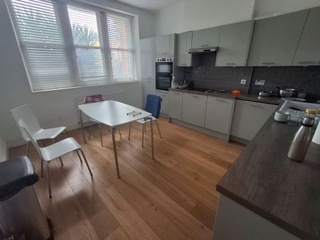 Room in a Shared Flat, Ashburnham Mansions, SW10 - Photo 4