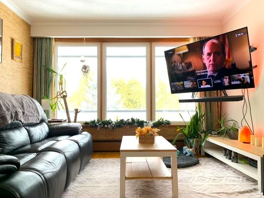 For Lease - 860 Francis Road, Burlington, Ontario - Photo 1