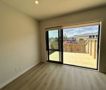 5 Bedrooms on Derrett Pl - Photo 1