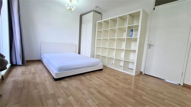 Watney Market, London - Photo 1