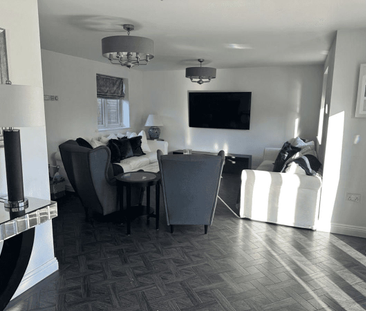 Buckland Way, Rainham, RM13 - Photo 1