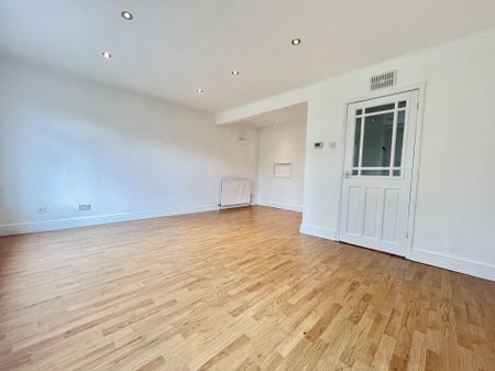 St. Peters Close, Chippenham - Photo 3