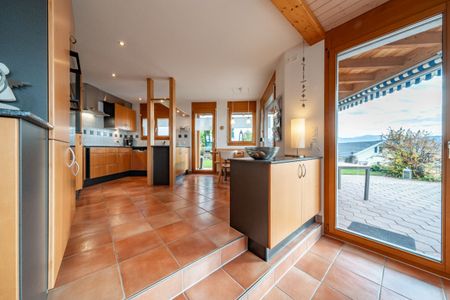 Charming single-family house with lake view - Photo 3