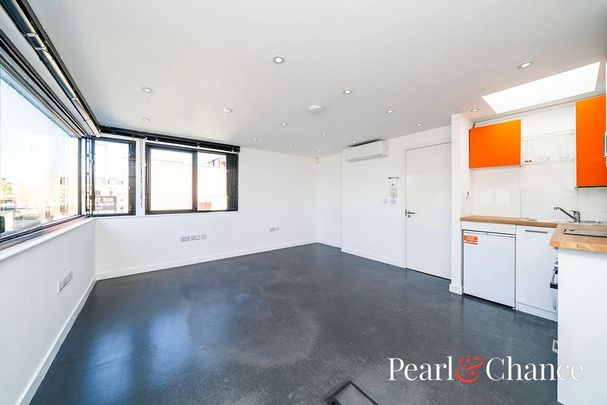 Studio to rent - Photo 1