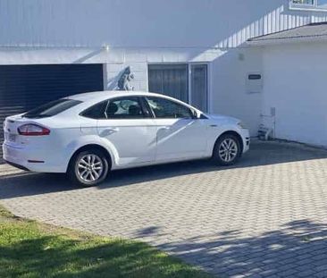 Three Bedroom Family Home - Photo 4