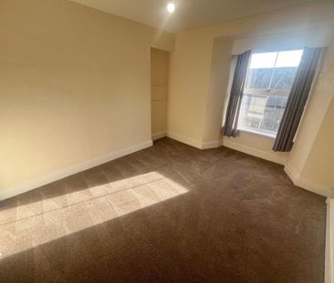 3 bedroom end of terrace house to rent - Photo 4