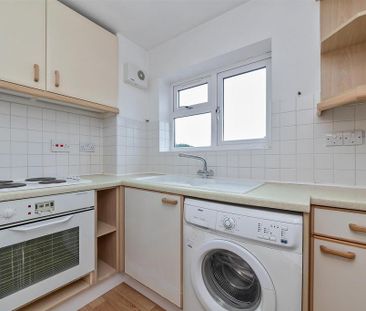 2 bedroom maisonette to rent - Photo 4