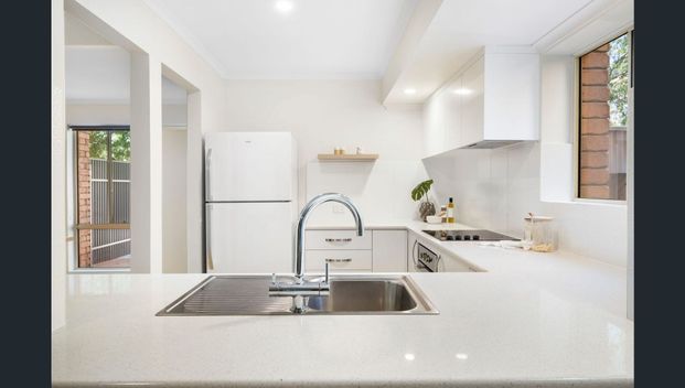 Beautiful 3 Bedroom Home - Photo 1