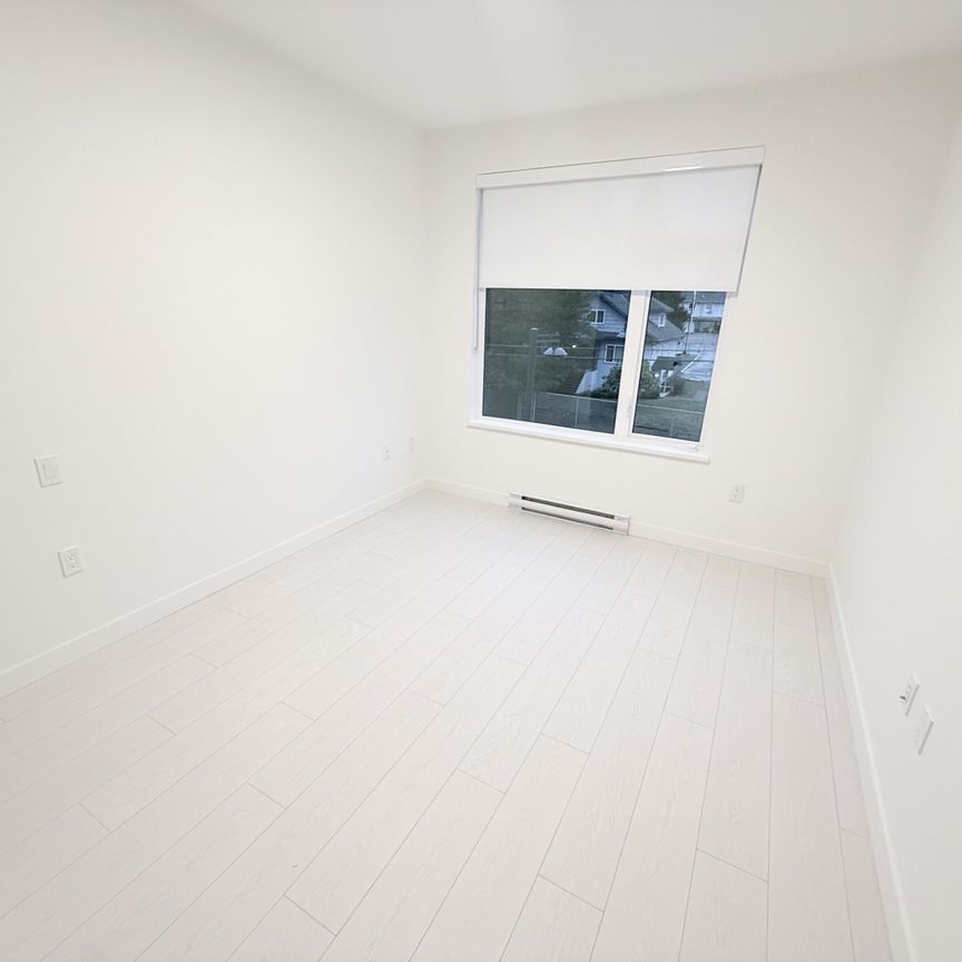 Bright and Spacious Jr Two Bedroom with Parking and Storage - Photo 1