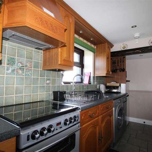 Squirrel Lane, Bradford, BD13 - Photo 1