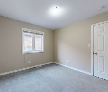 For Lease - 2372 Equestrian Crescent, Oshawa, Ontario - Photo 5