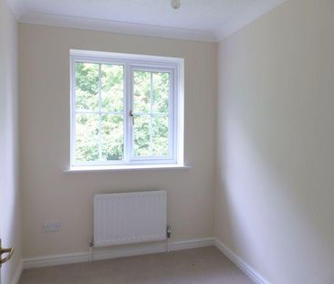 4 bedroom semi-detached house to rent - Photo 4