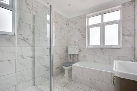 4 bedroom semi-detached house to rent - Photo 2